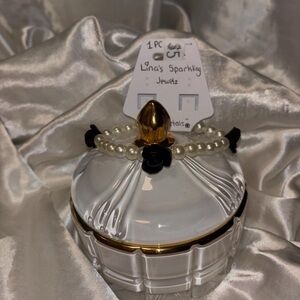 Black Petals - Pearls & Black Rose Bracelet
